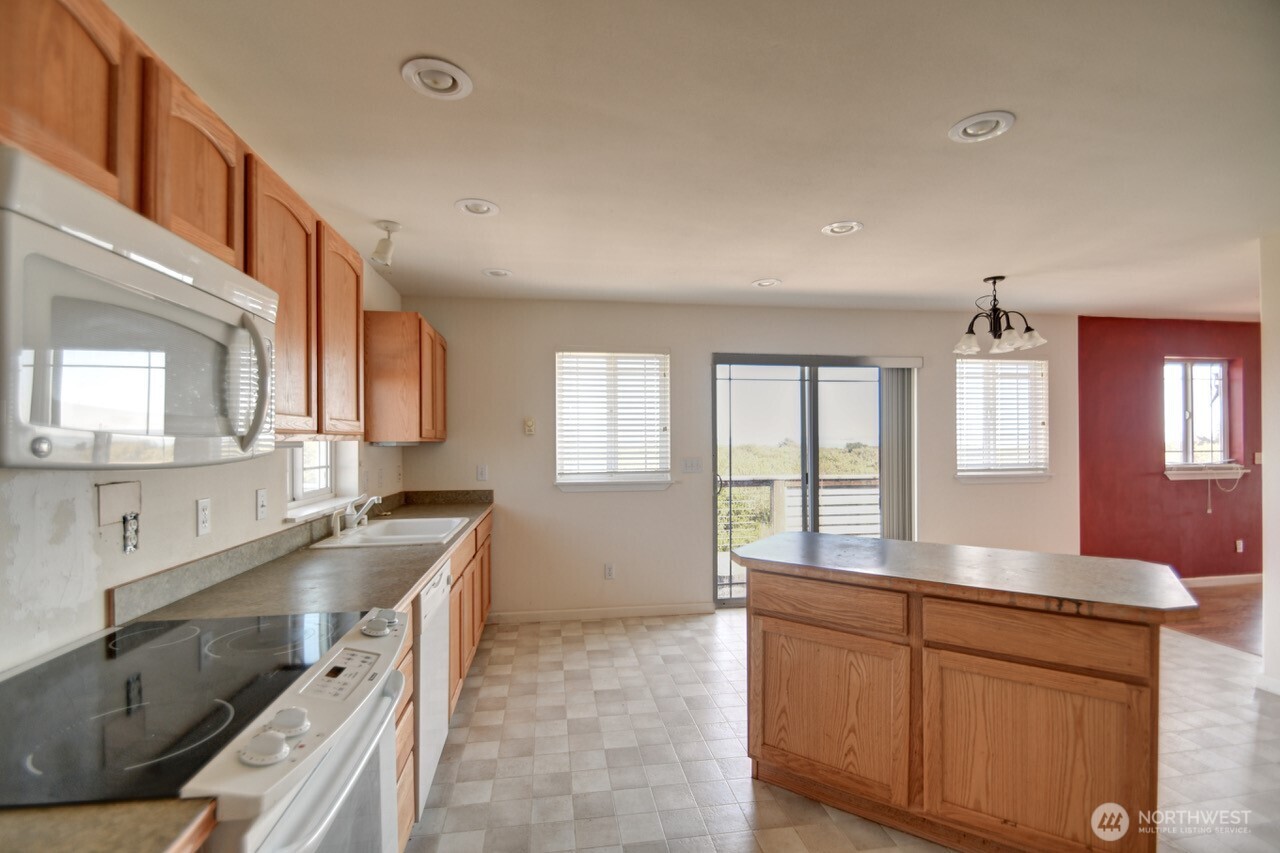 1264 E Ocean Shores Boulevard Property Photo 6