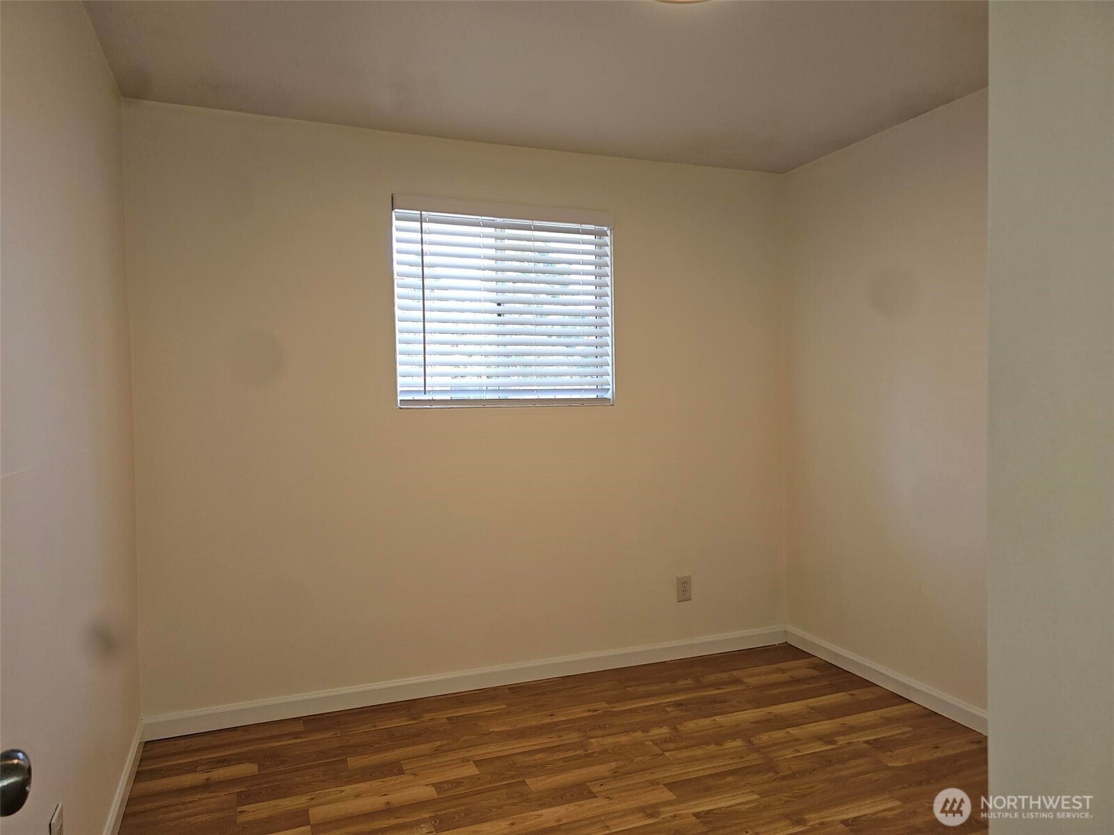 15619 Ne 1st Place Property Photo 5