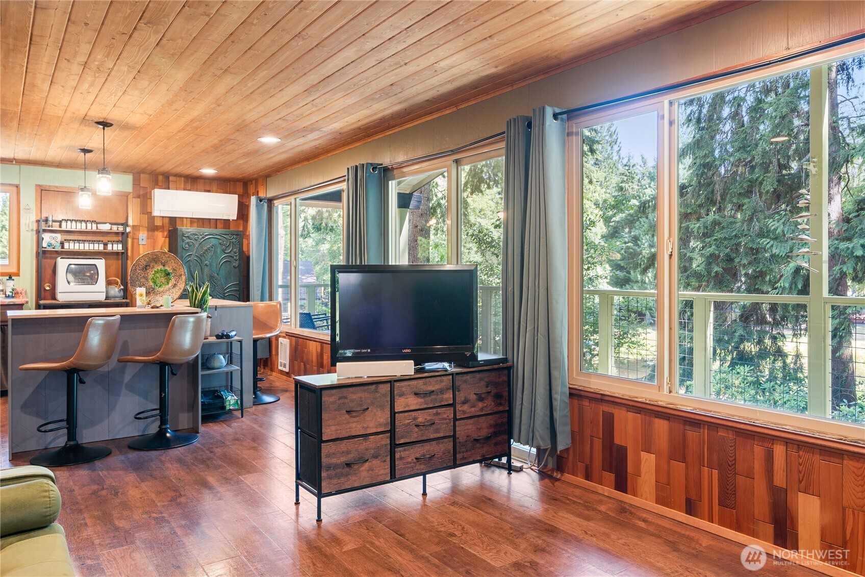 550 E Lakeshore Drive Property Photo 6