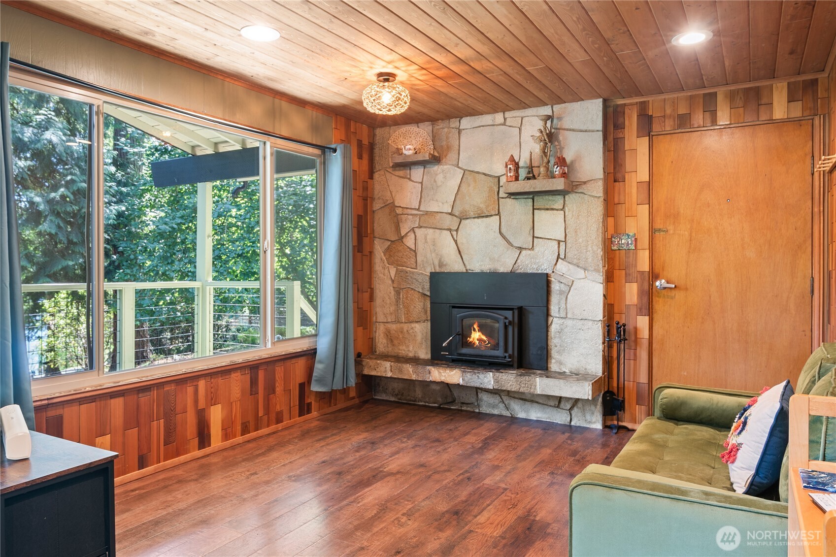 550 E Lakeshore Drive Property Photo 8