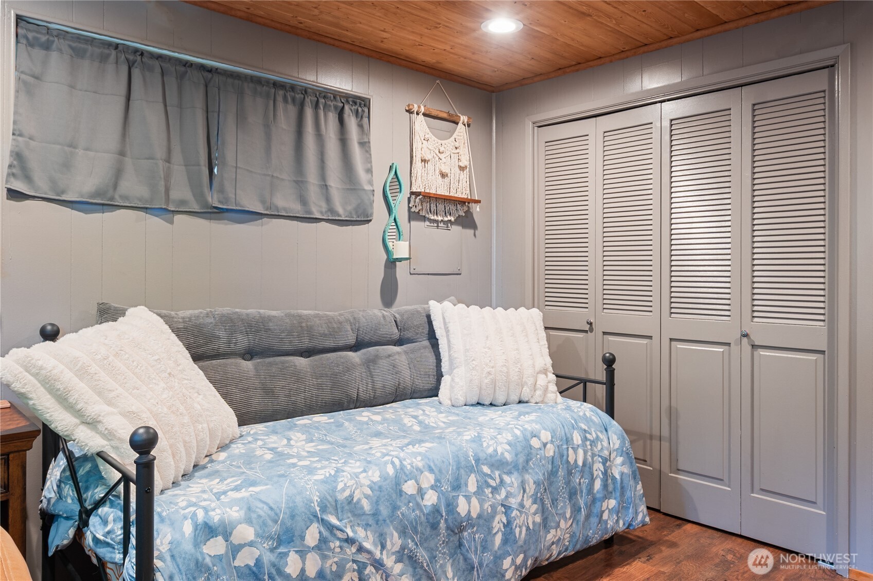 550 E Lakeshore Drive Property Photo 14