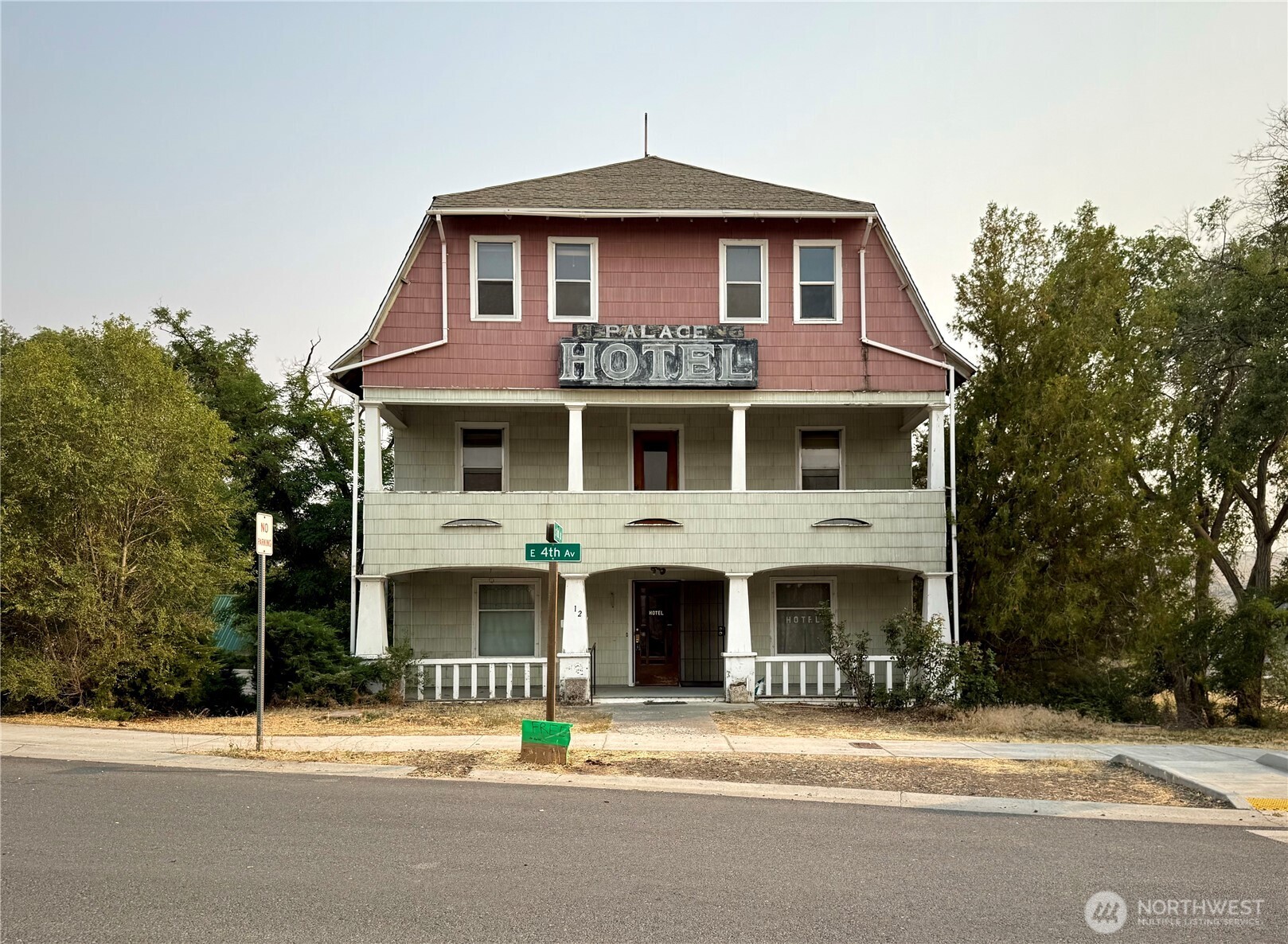12 E 4th Avenue Property Photo 1