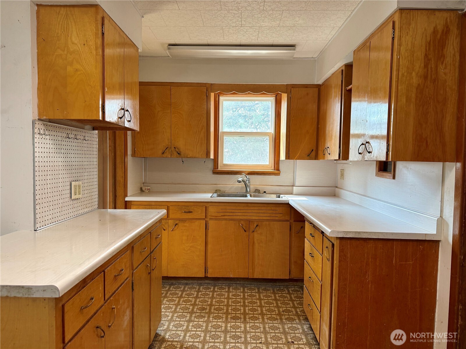 12 E 4th Avenue Property Photo 11