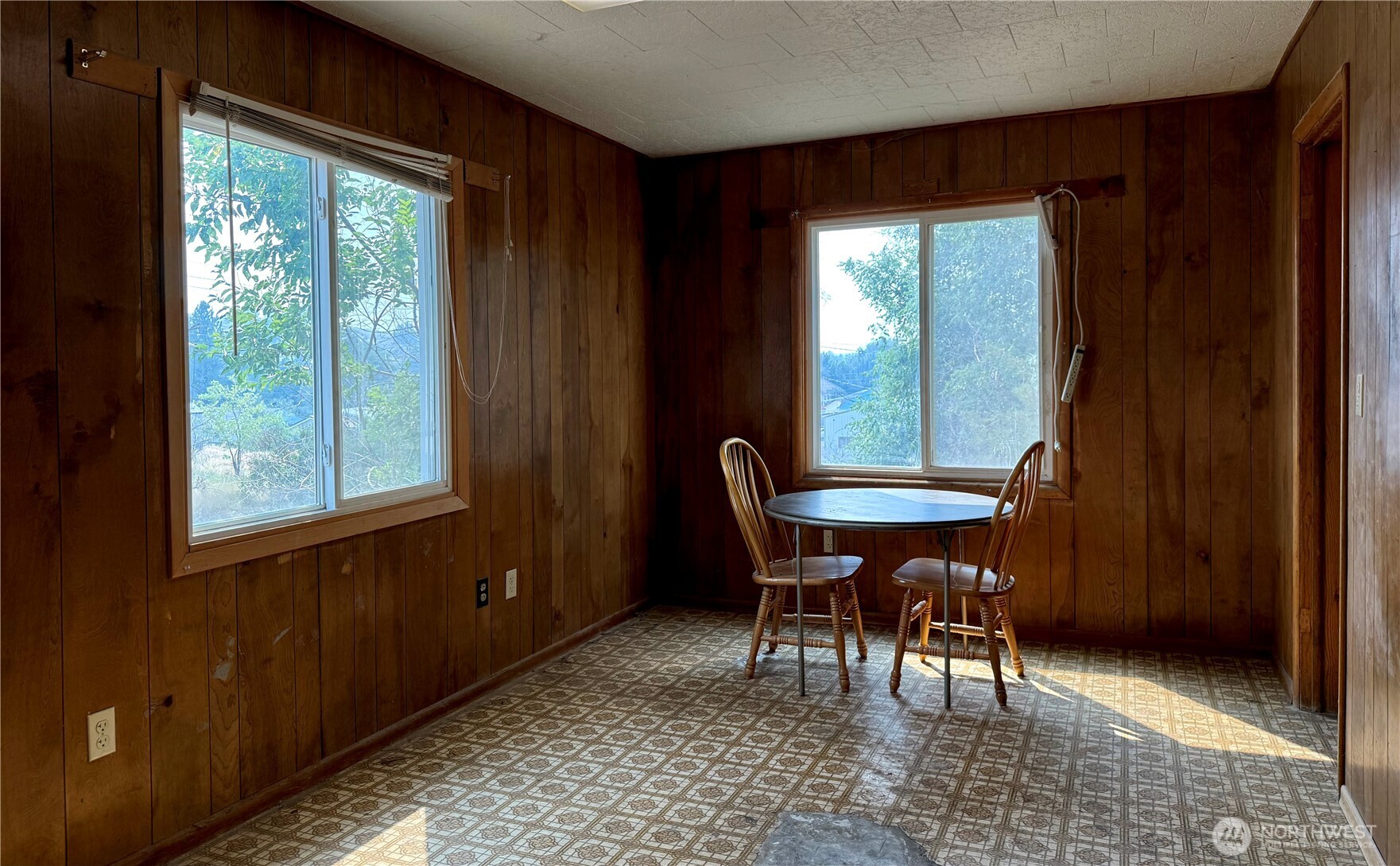 12 E 4th Avenue Property Photo 14