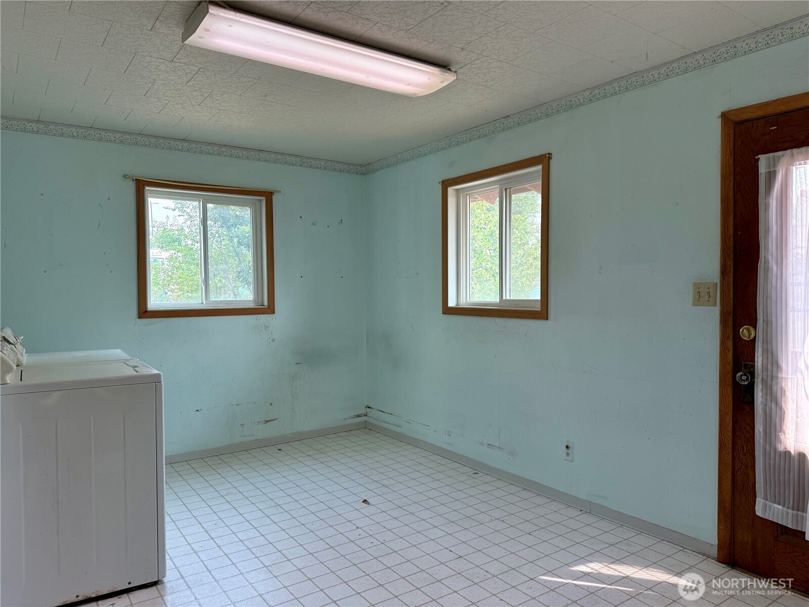 12 E 4th Avenue Property Photo 15