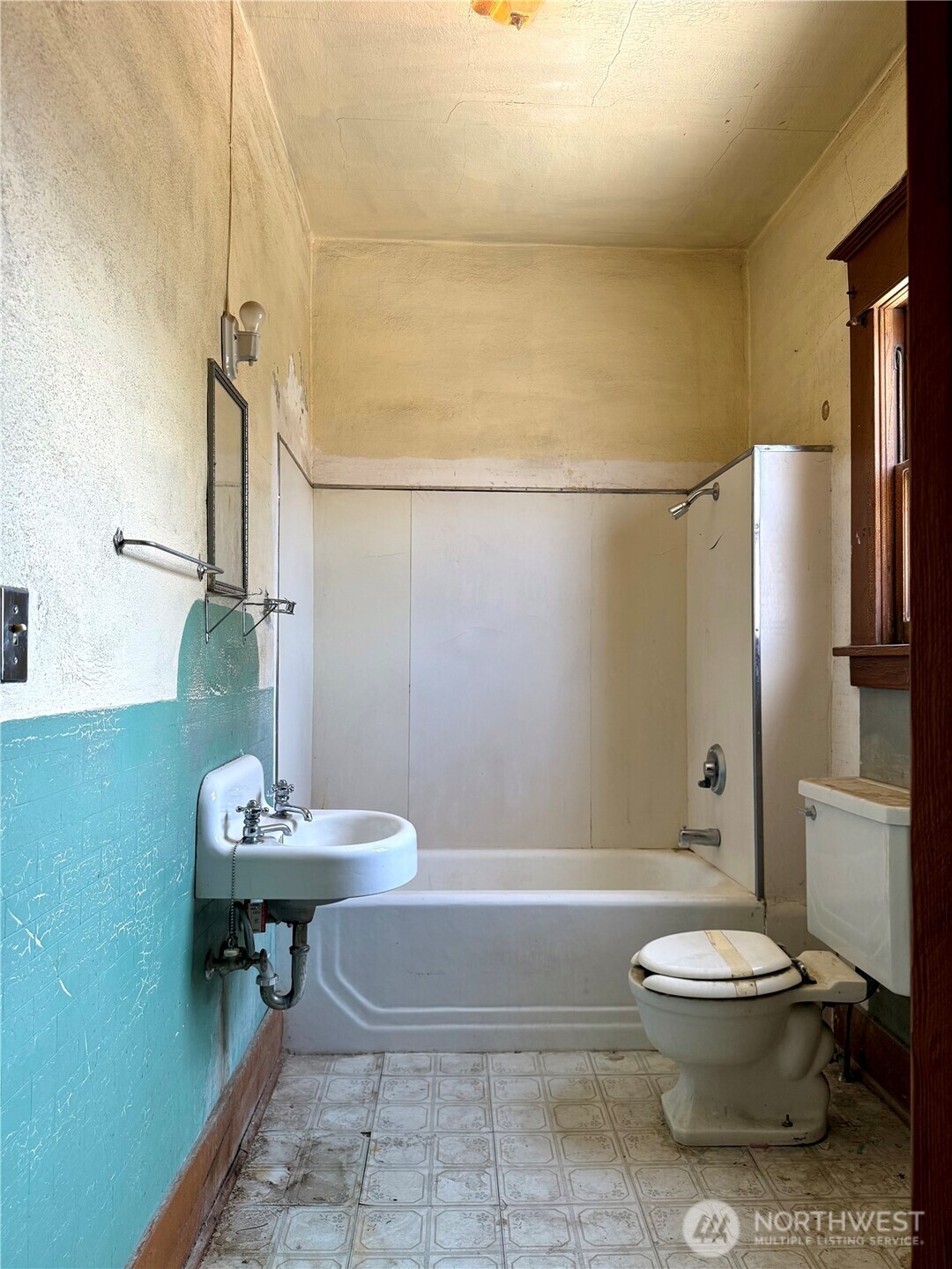 12 E 4th Avenue Property Photo 37