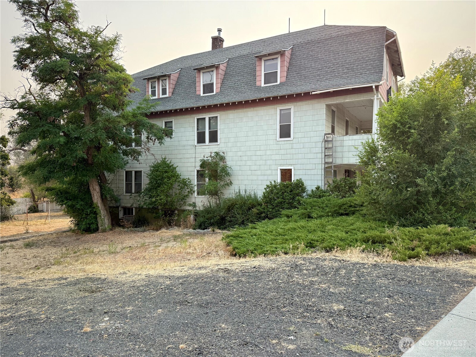 12 E 4th Avenue Property Photo 40