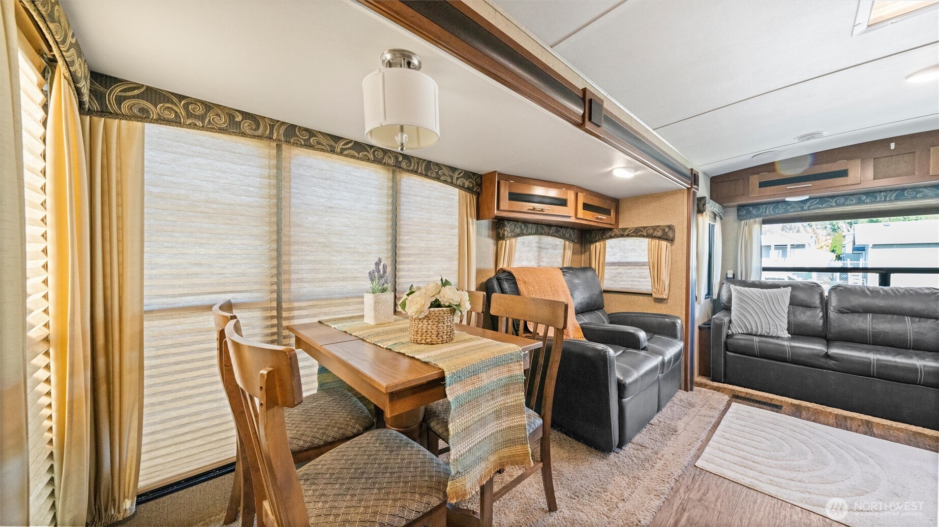 8110 Desert Greens Loop Property Photo 3