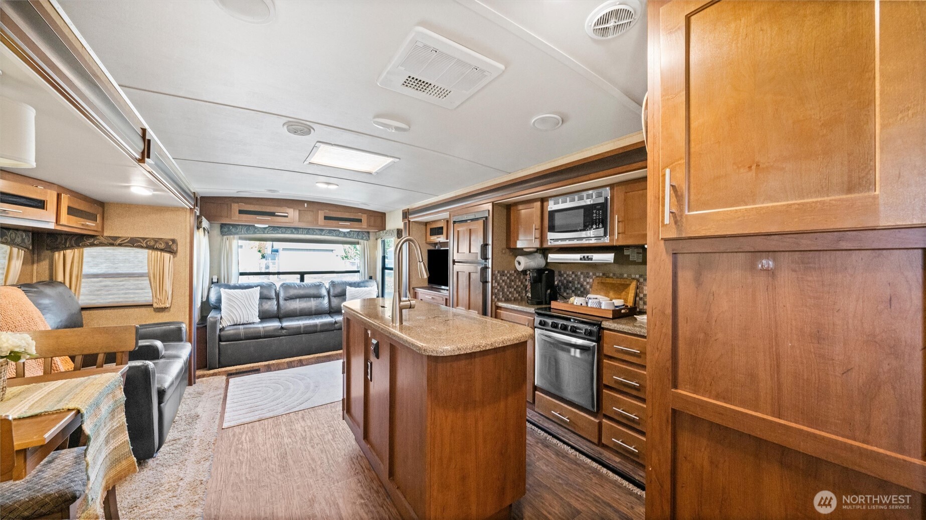 8110 Desert Greens Loop Property Photo 5