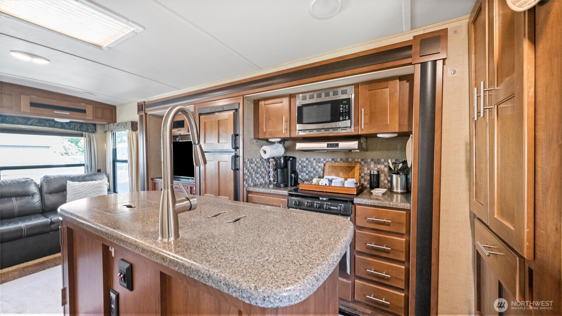 8110 Desert Greens Loop Property Photo 7
