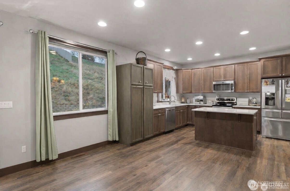 3113 Nw Delcon Court Property Photo 8
