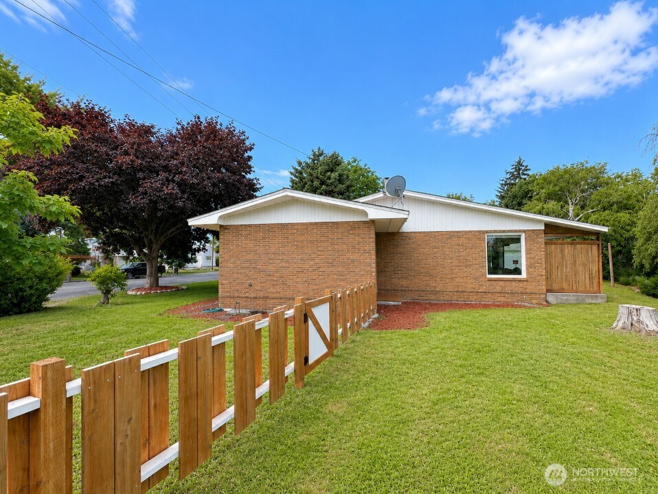 1616 Cherry Street Property Photo 2