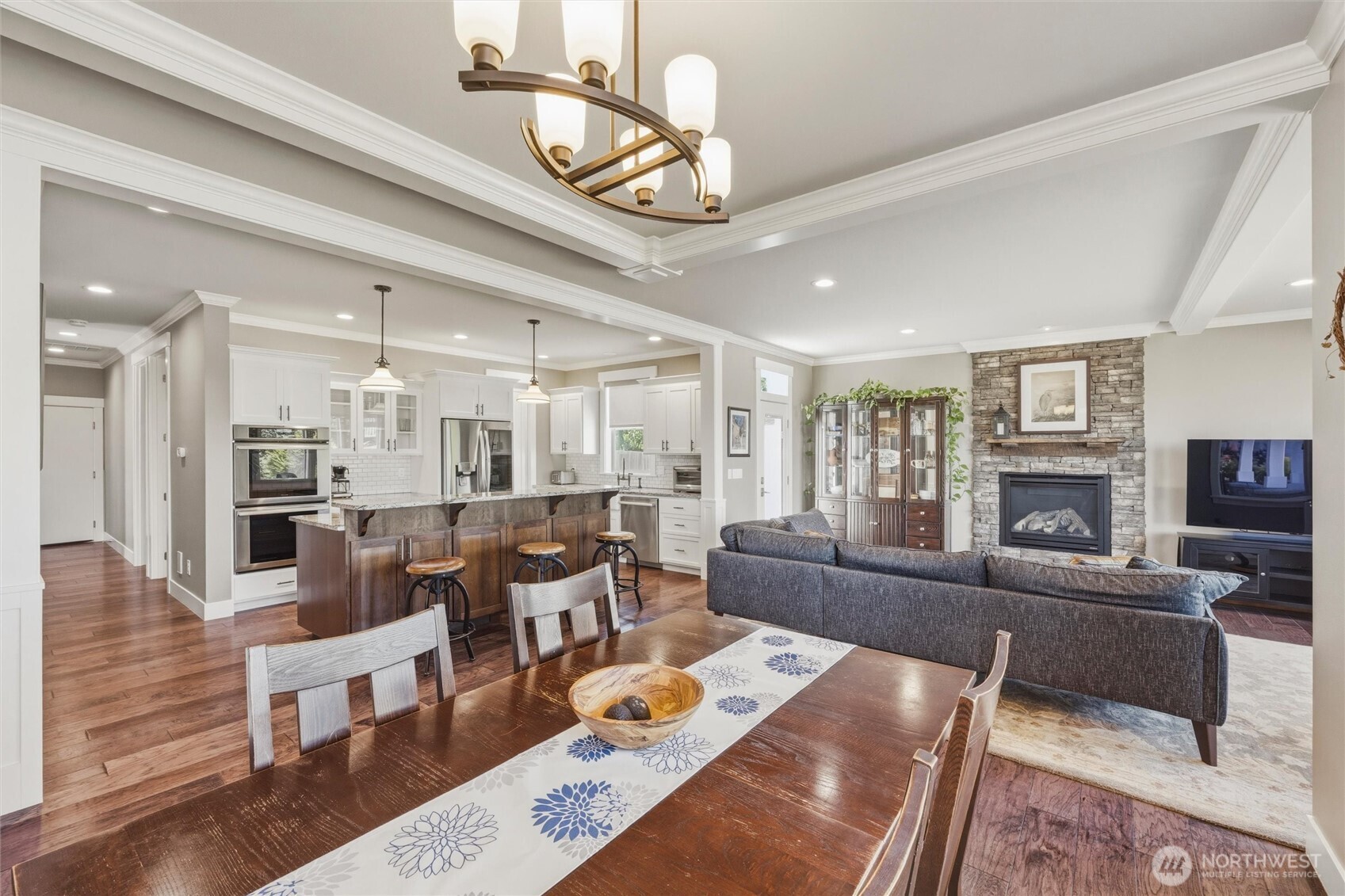 2019 29th Place Property Photo 3