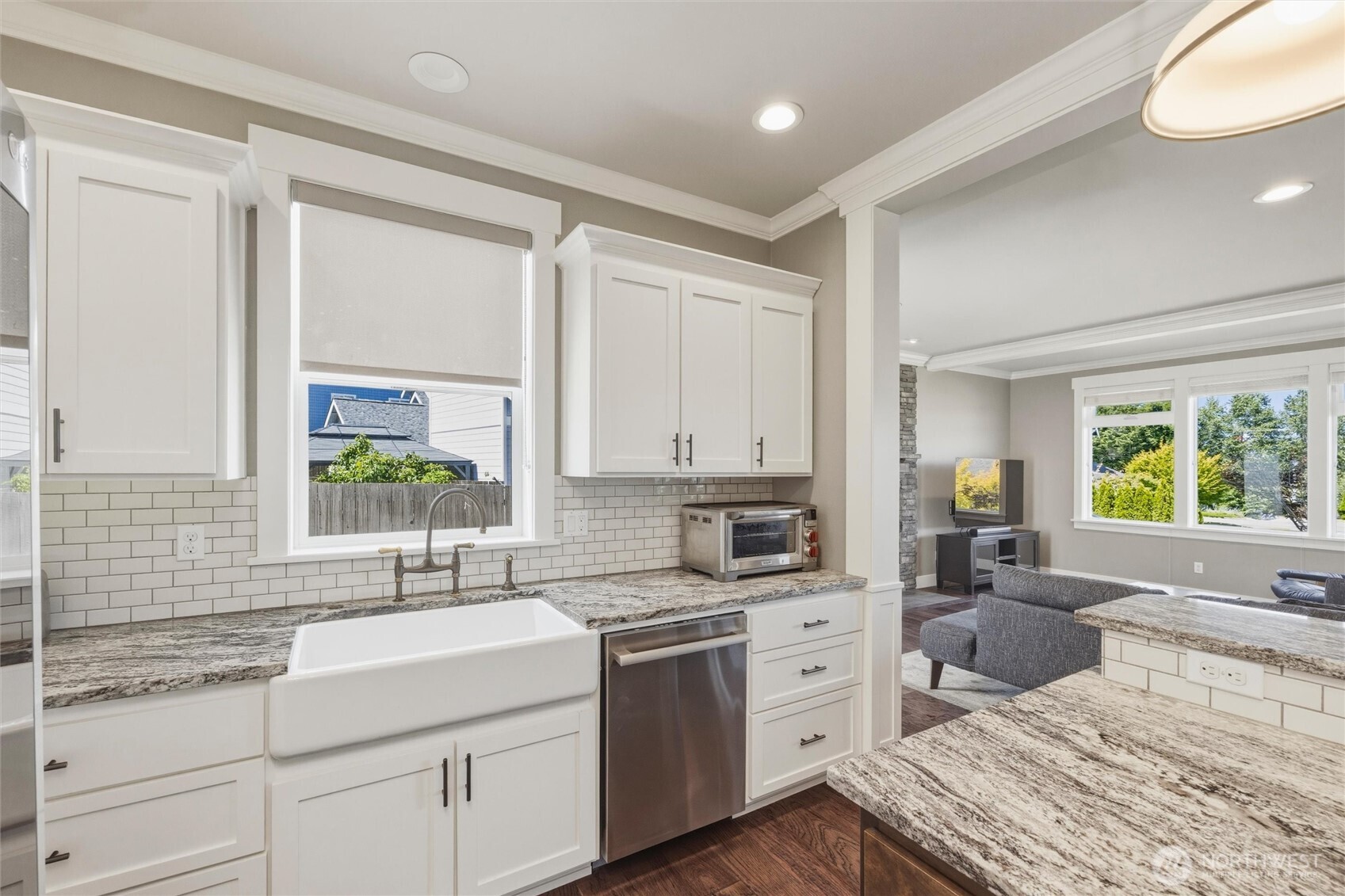 2019 29th Place Property Photo 6