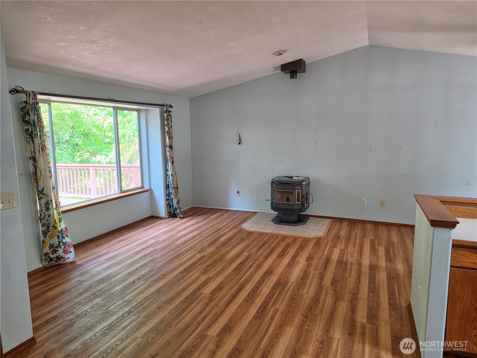 7905 Decatur Avenue Property Photo 4
