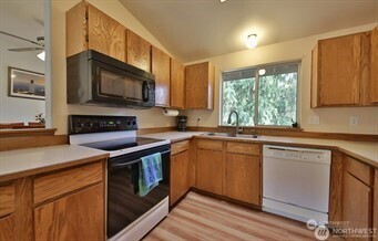 7905 Decatur Avenue Property Photo 7