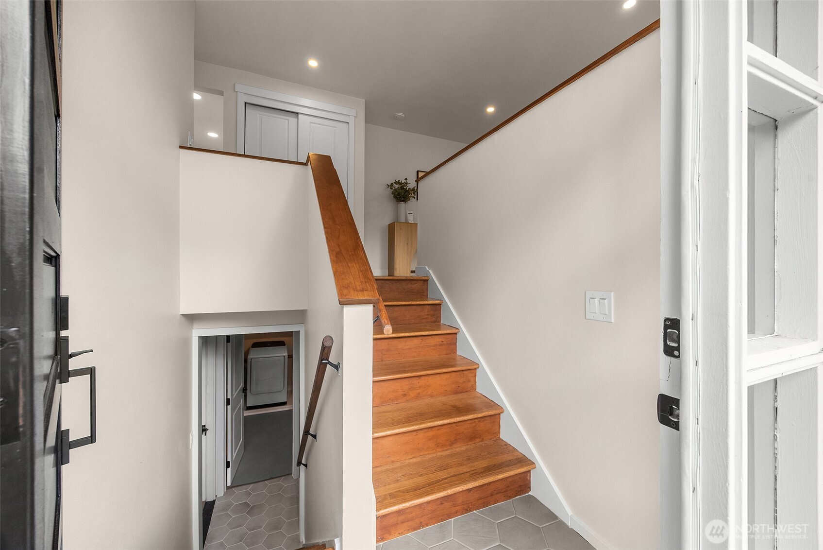 661 Birch Street Property Photo 3