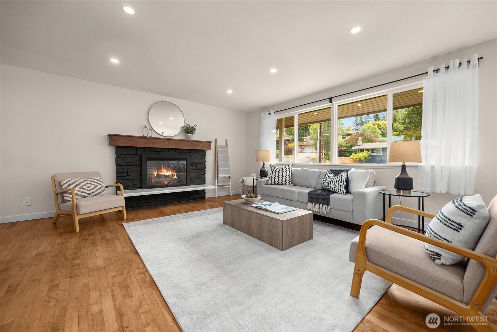 661 Birch Street Property Photo 4