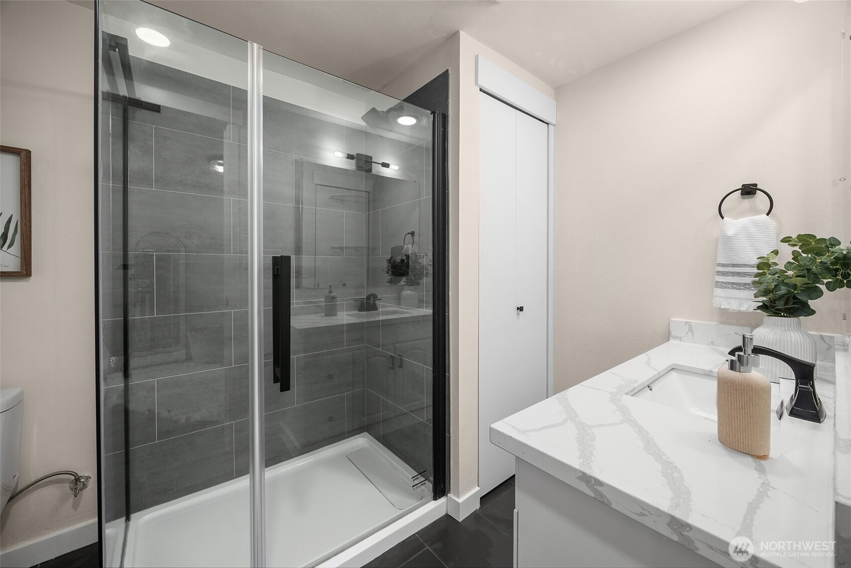 661 Birch Street Property Photo 27