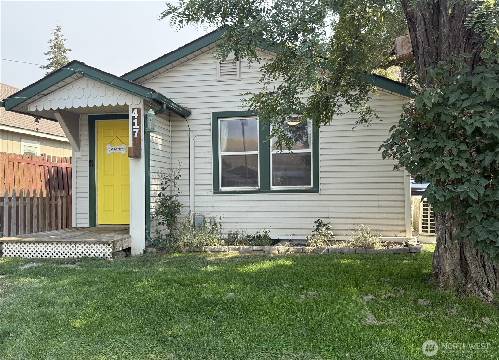 417 W Clay Property Photo 1