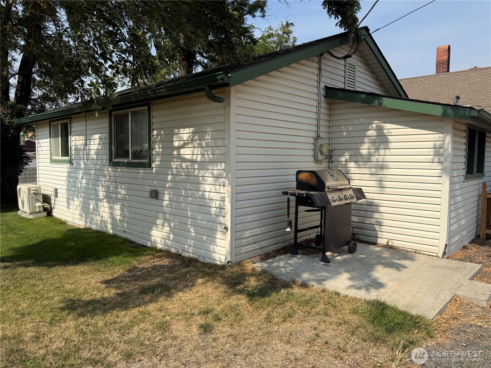 417 W Clay Property Photo 21