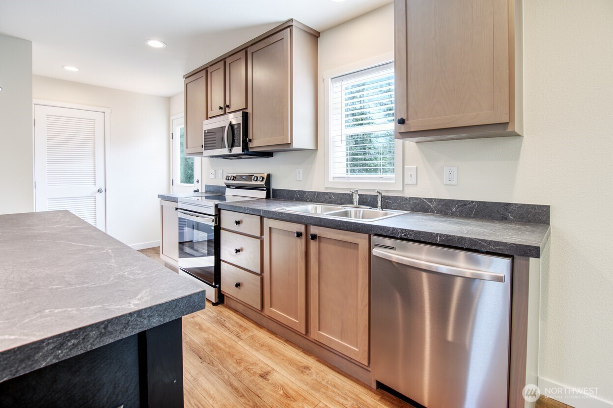 227 Sunrise Avenue Property Photo 9