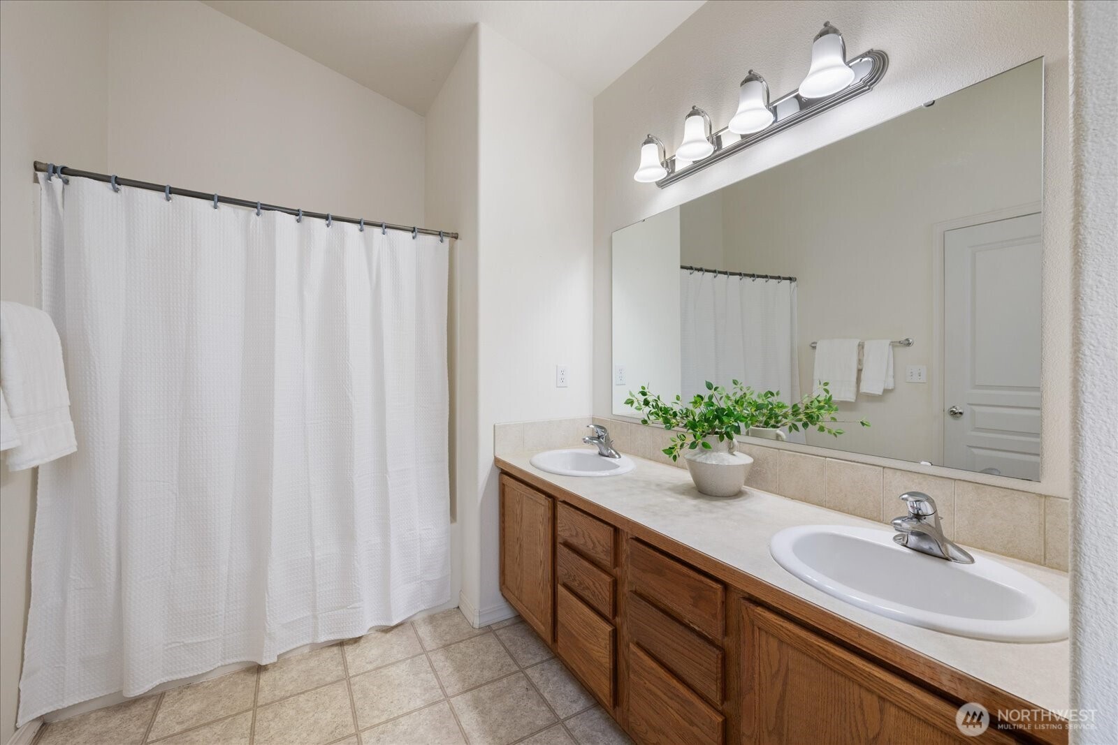 3001 S Highlands Boulevard Property Photo 3