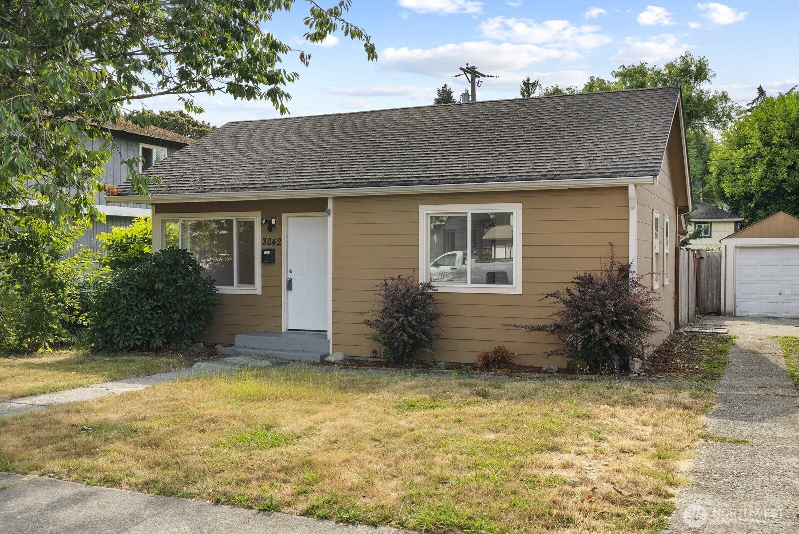 3842 E K Street Property Photo 2