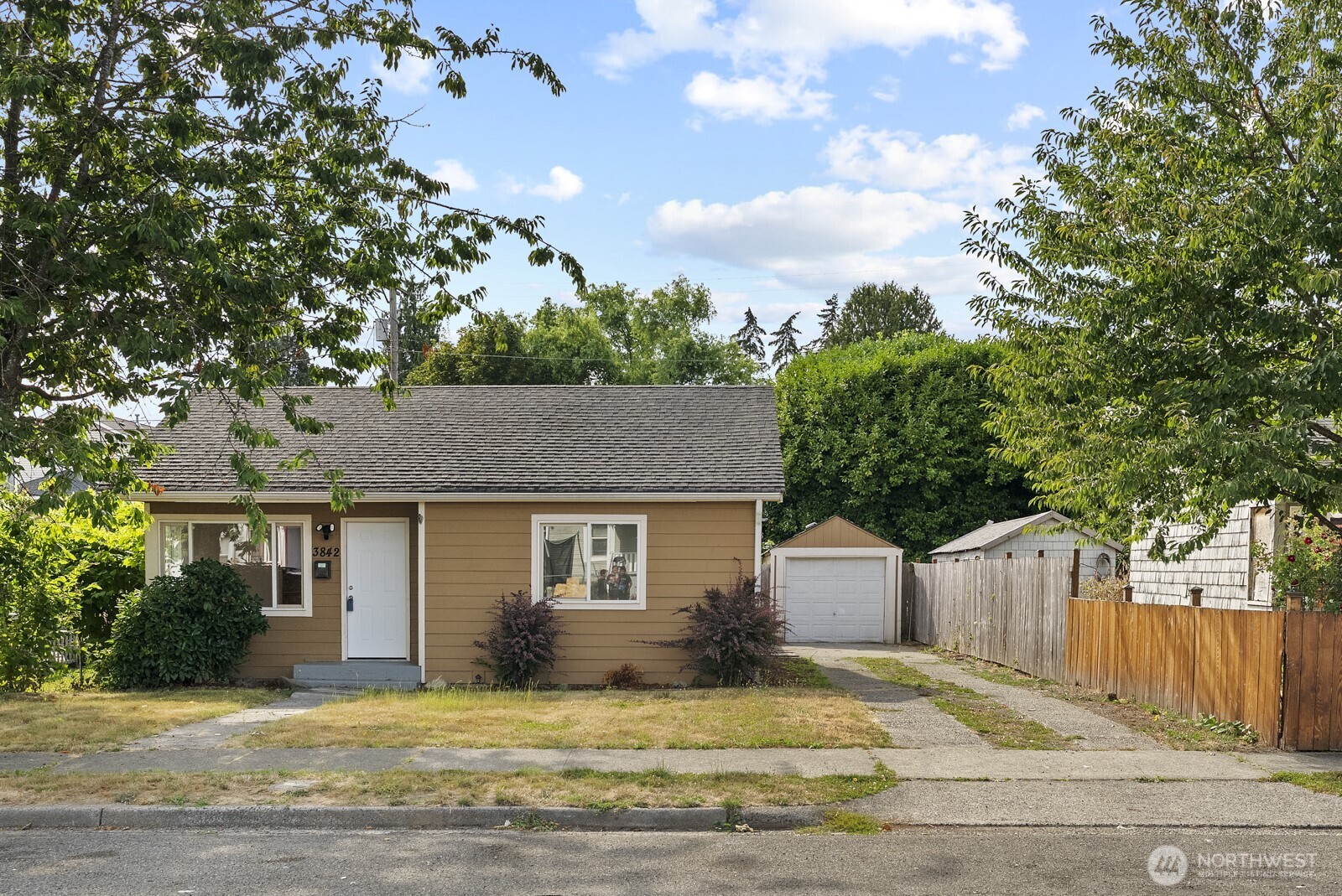 3842 E K Street Property Photo 3