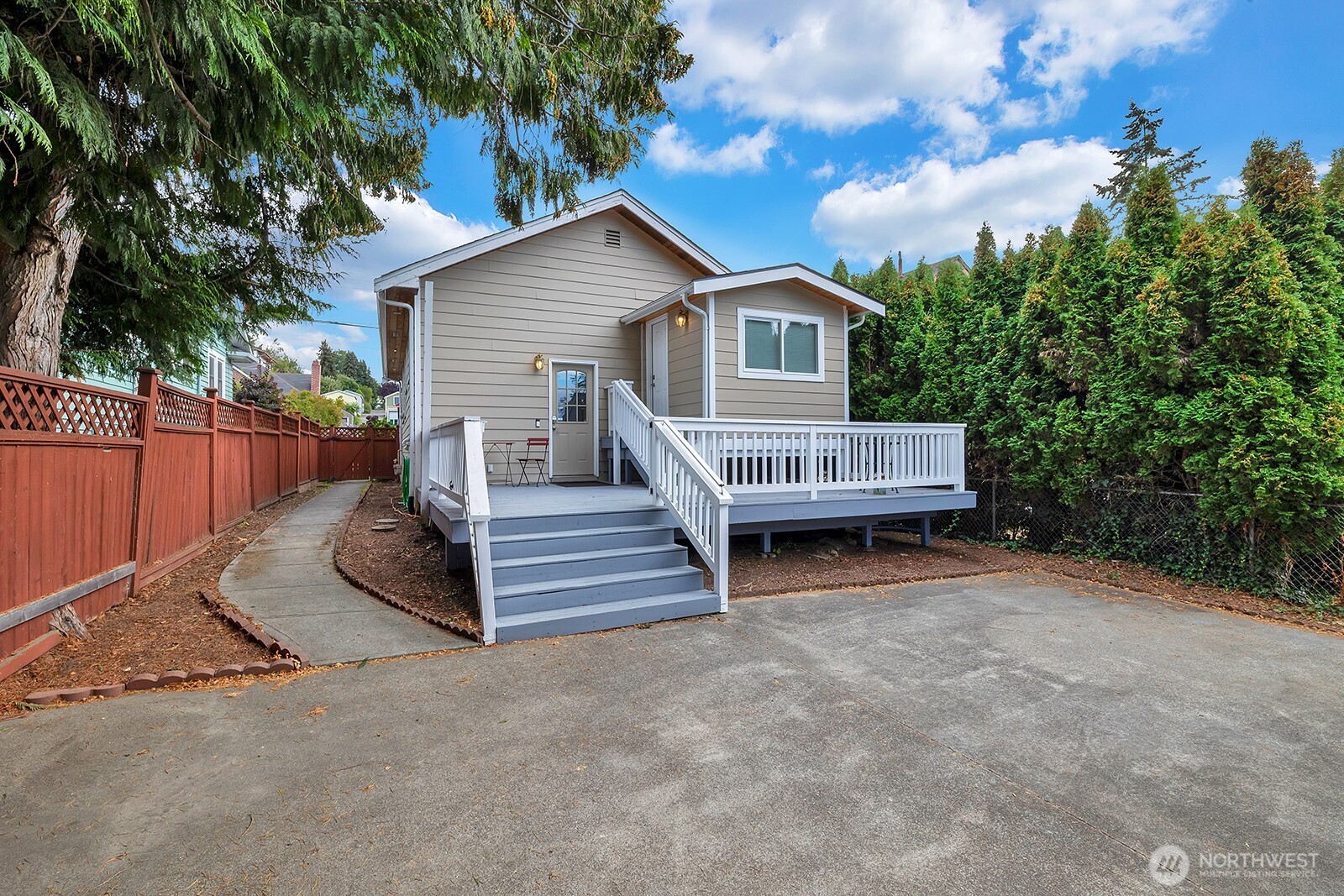 2566894 Property Photo 1
