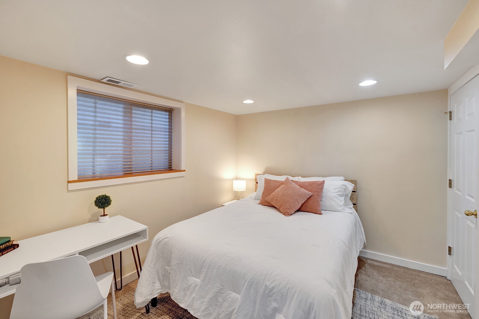 2566894 Property Photo 6