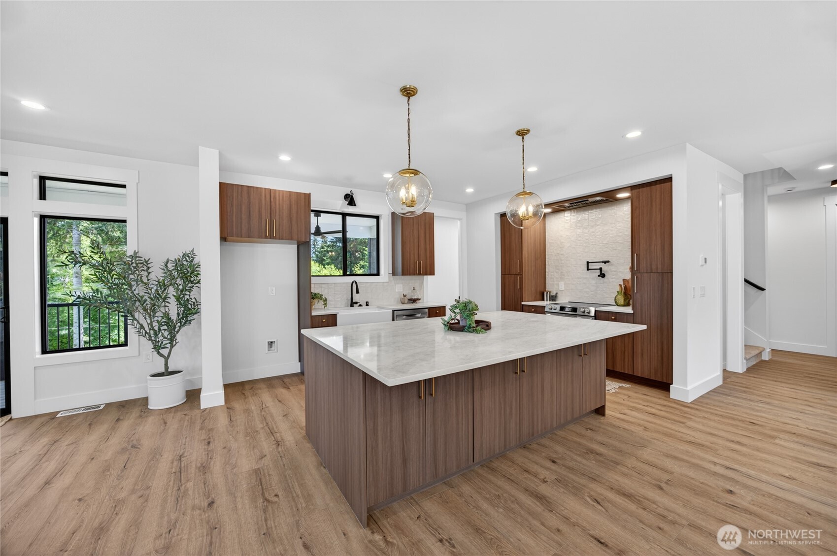 13820 Military Road Property Photo 6