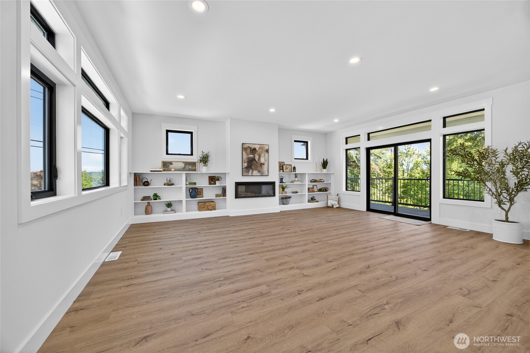 13820 Military Road Property Photo 10