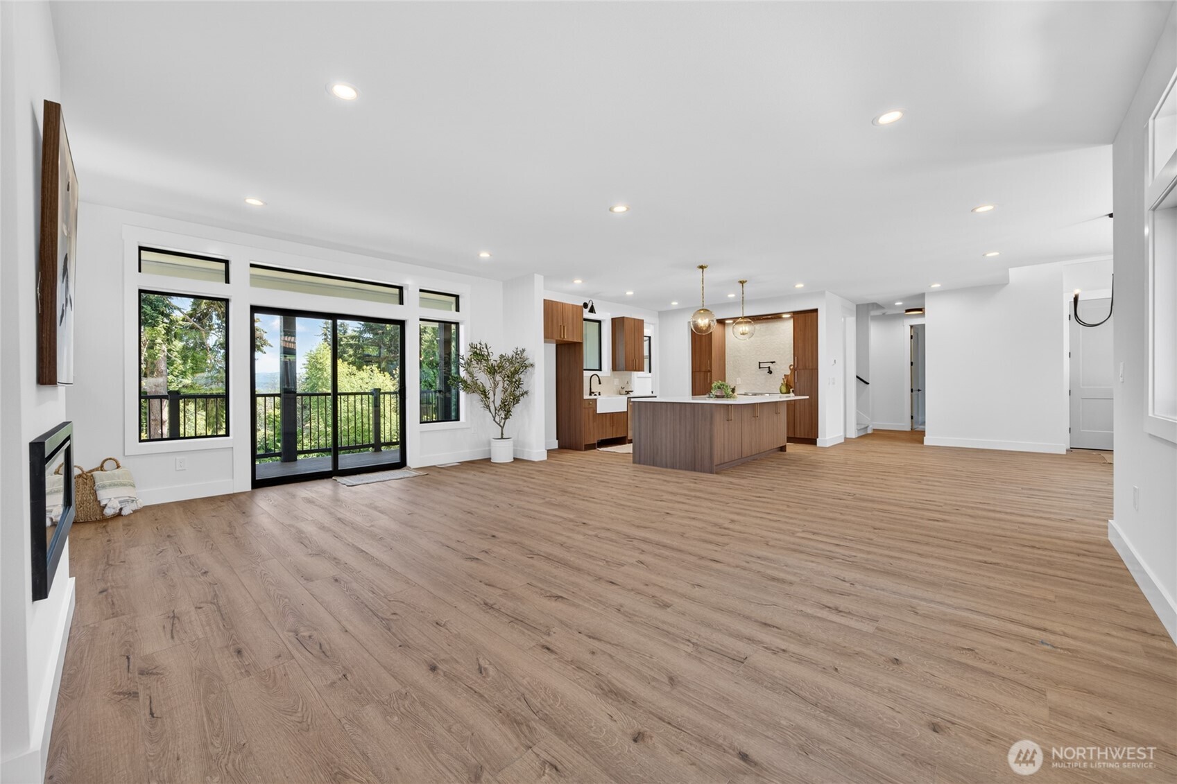 13820 Military Road Property Photo 11