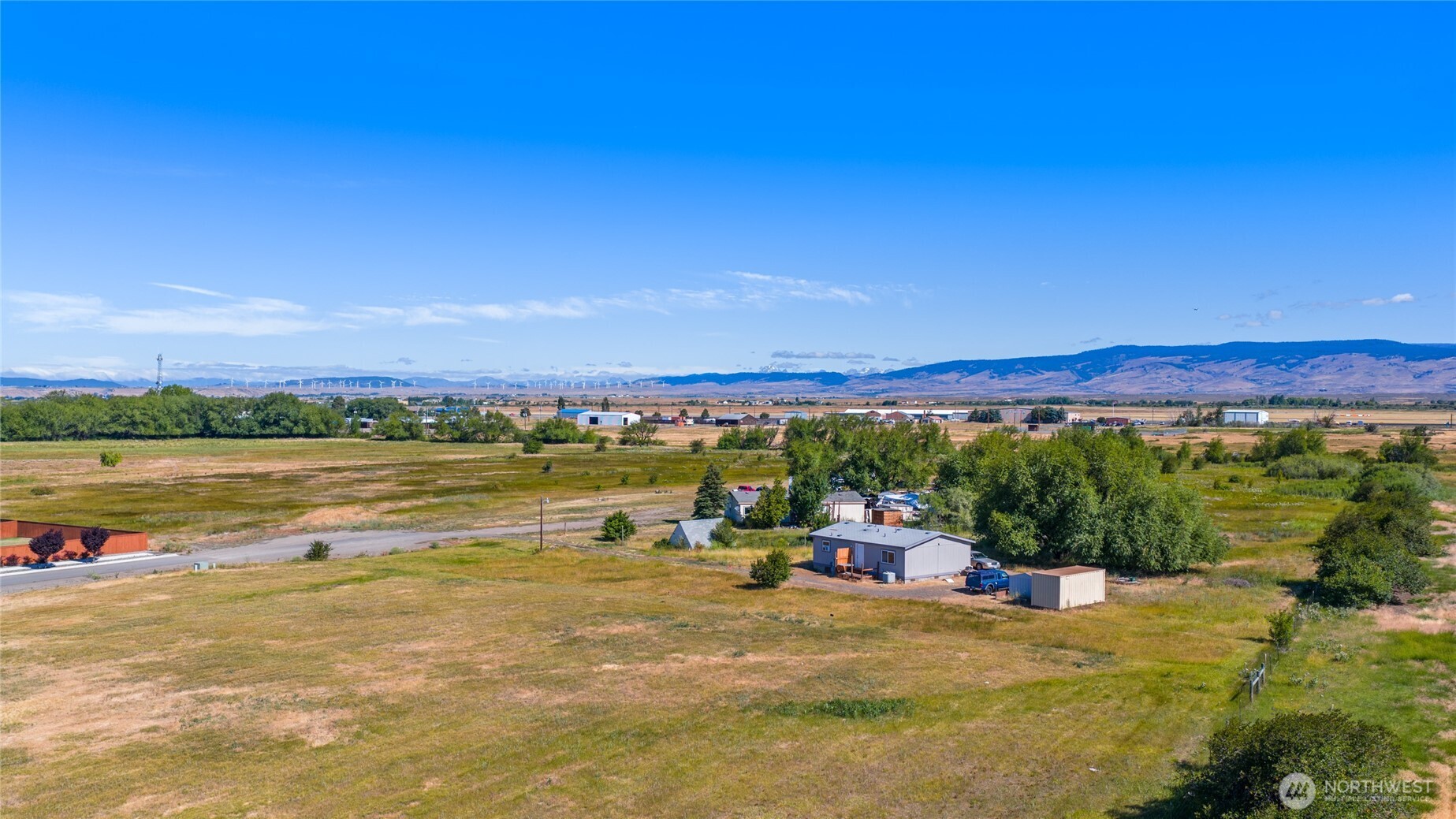 1215 E Sanders Road Property Photo 3
