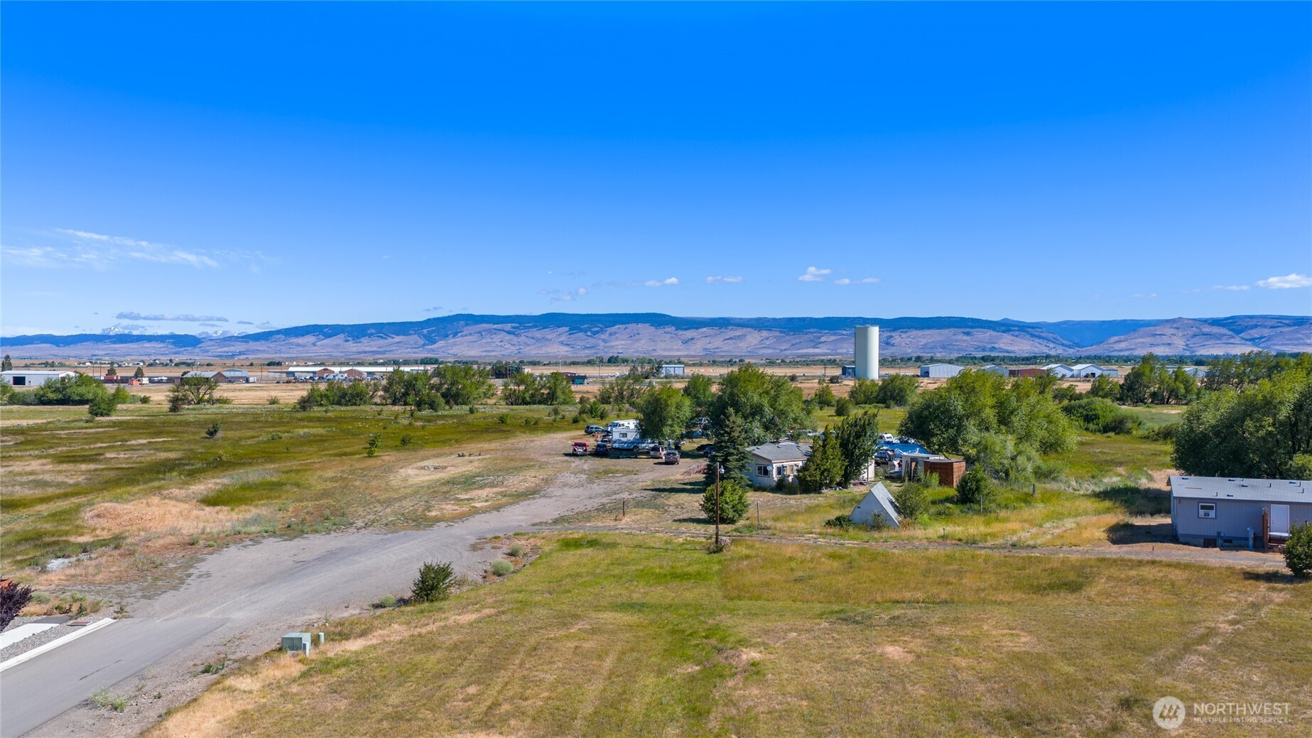 1215 E Sanders Road Property Photo 4