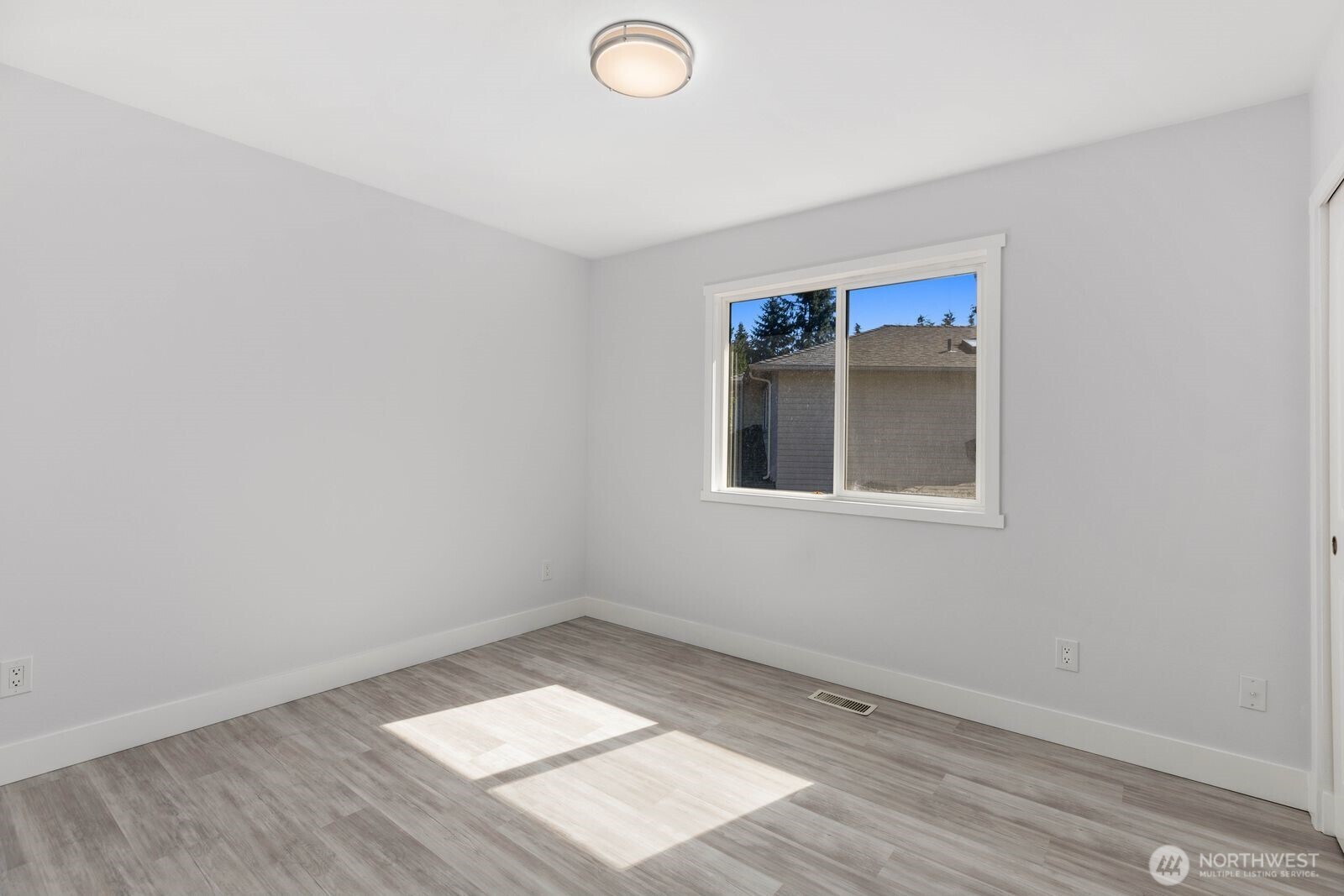 20133 7th Avenue Property Photo 17