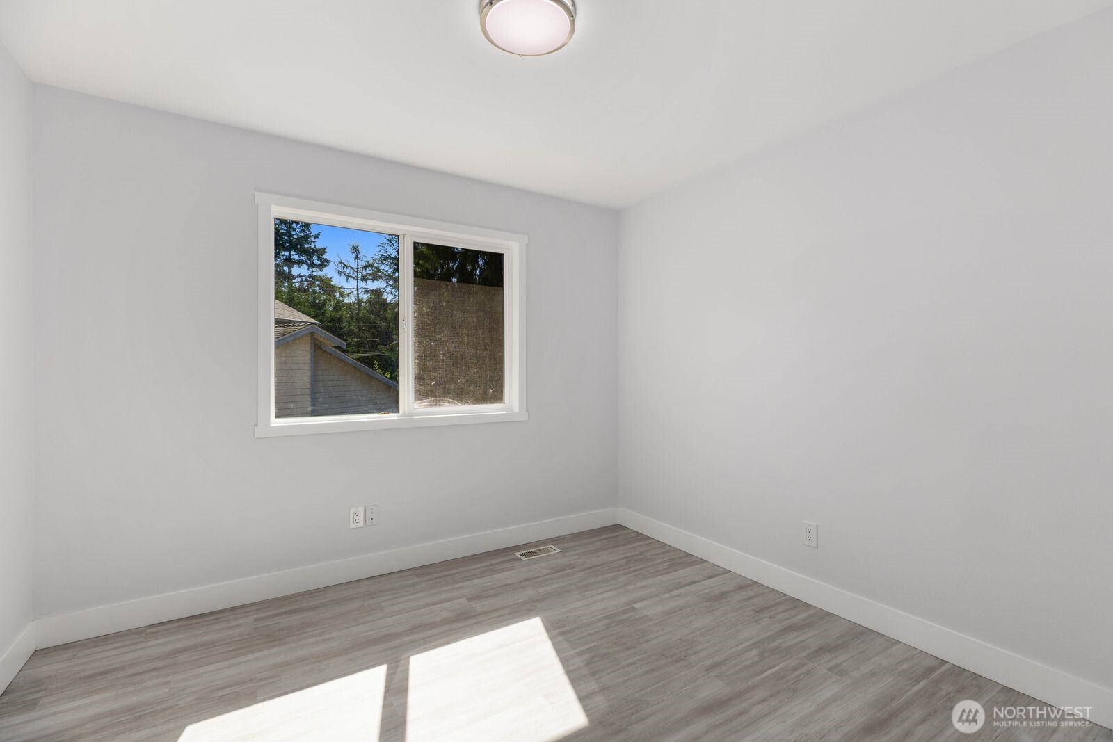 20133 7th Avenue Property Photo 19