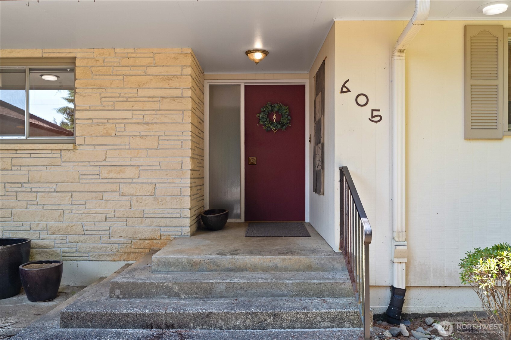 605 Fairway Drive Property Photo 3