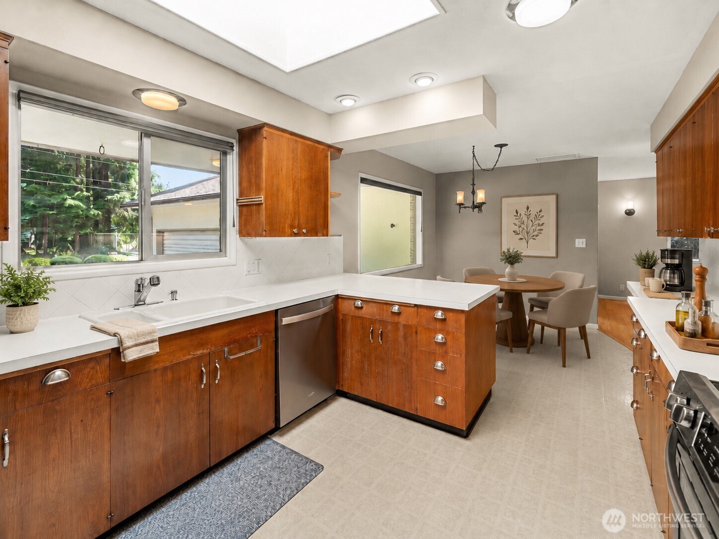 605 Fairway Drive Property Photo 11