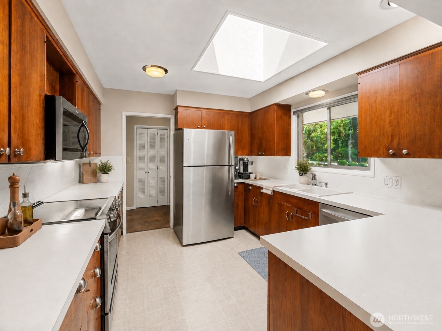605 Fairway Drive Property Photo 12
