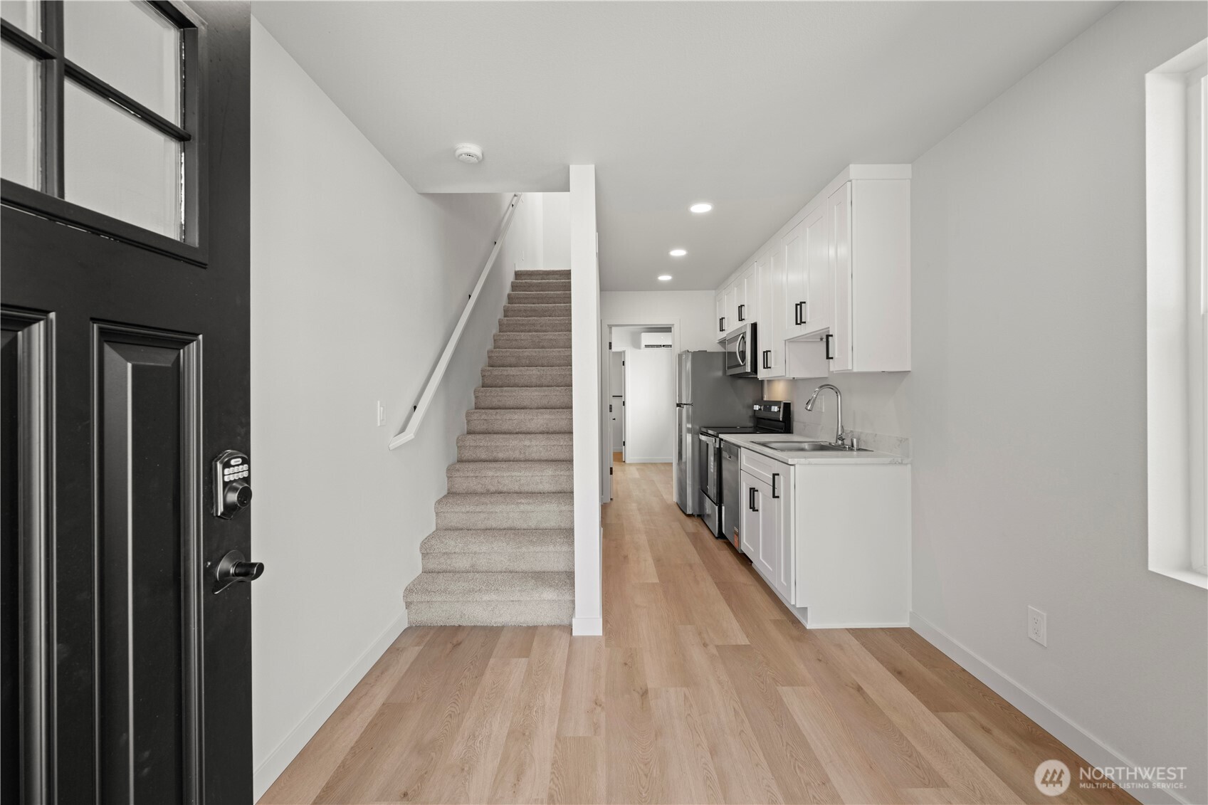 202 S Alder Avenue B Property Photo 3