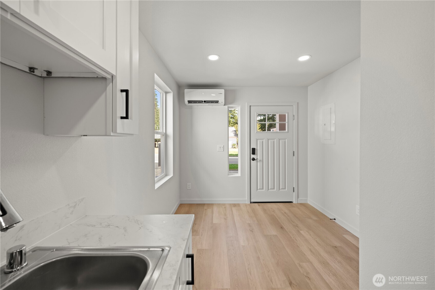 202 S Alder Avenue B Property Photo 5