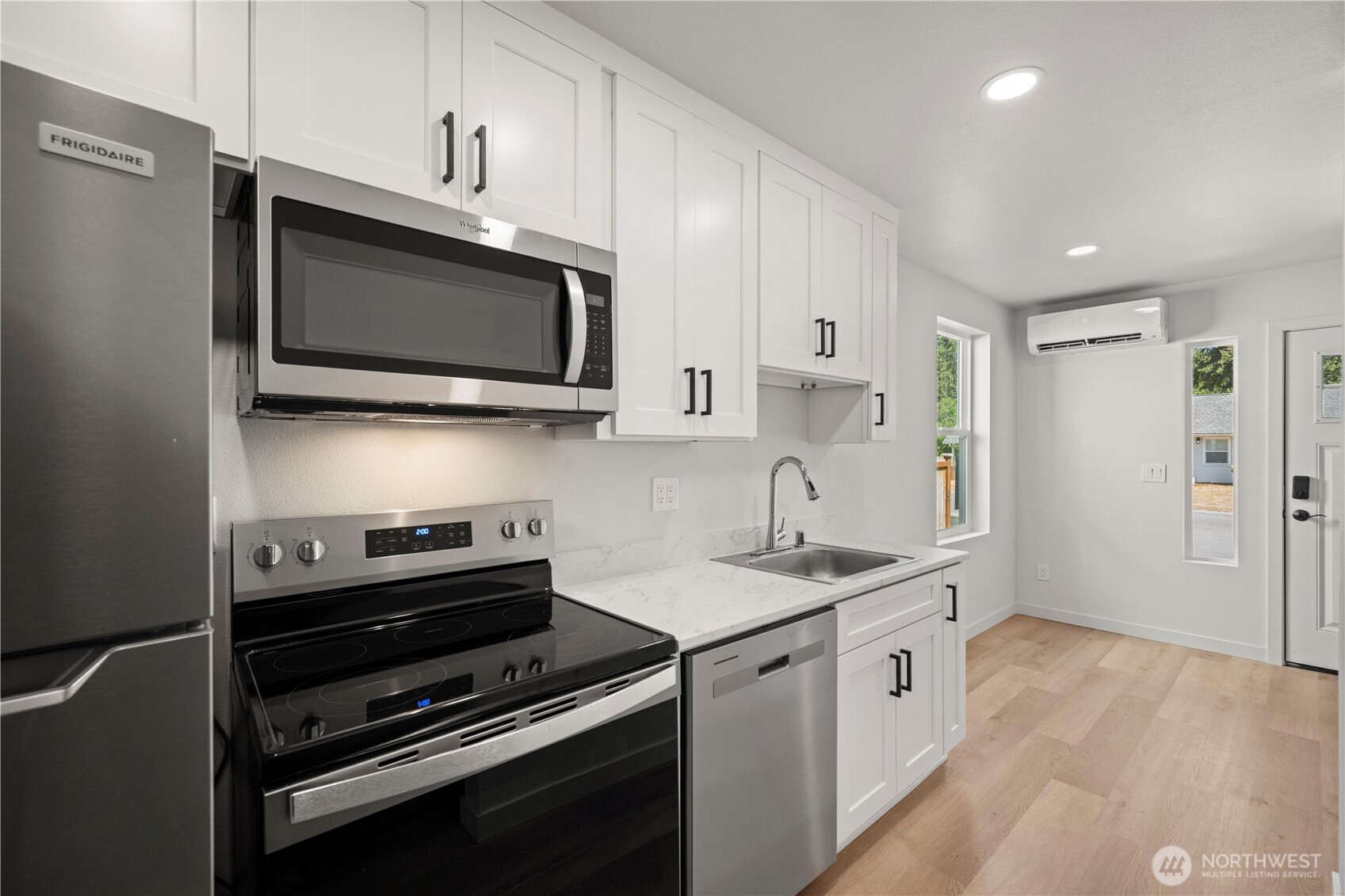 202 S Alder Avenue B Property Photo 7