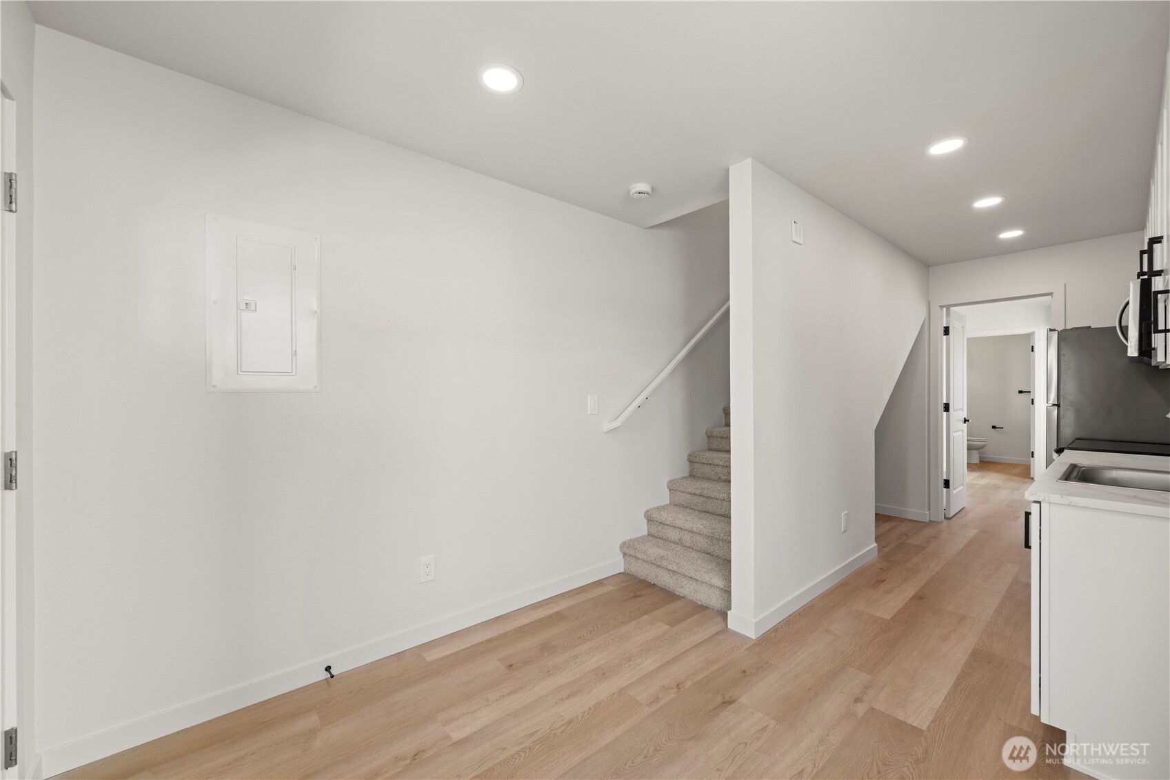 202 S Alder Avenue B Property Photo 13