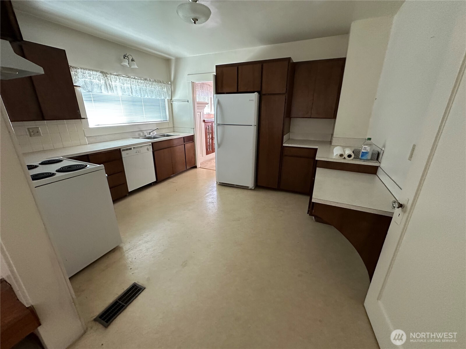 12313 Valley Ave E Property Photo 3