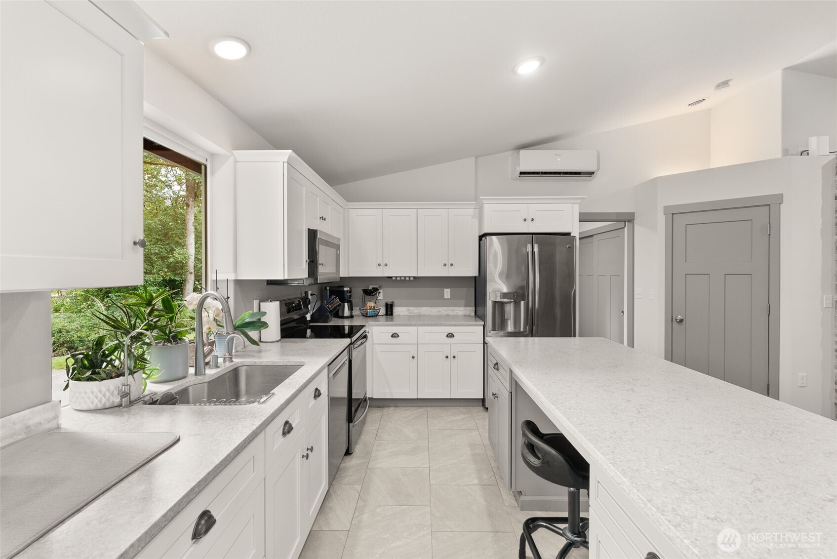 17035 Sargent Road Property Photo 10