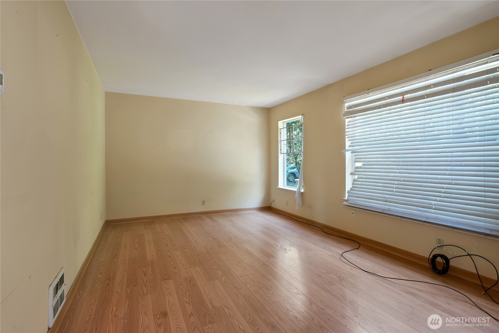 1735 28th Avenue Property Photo 2