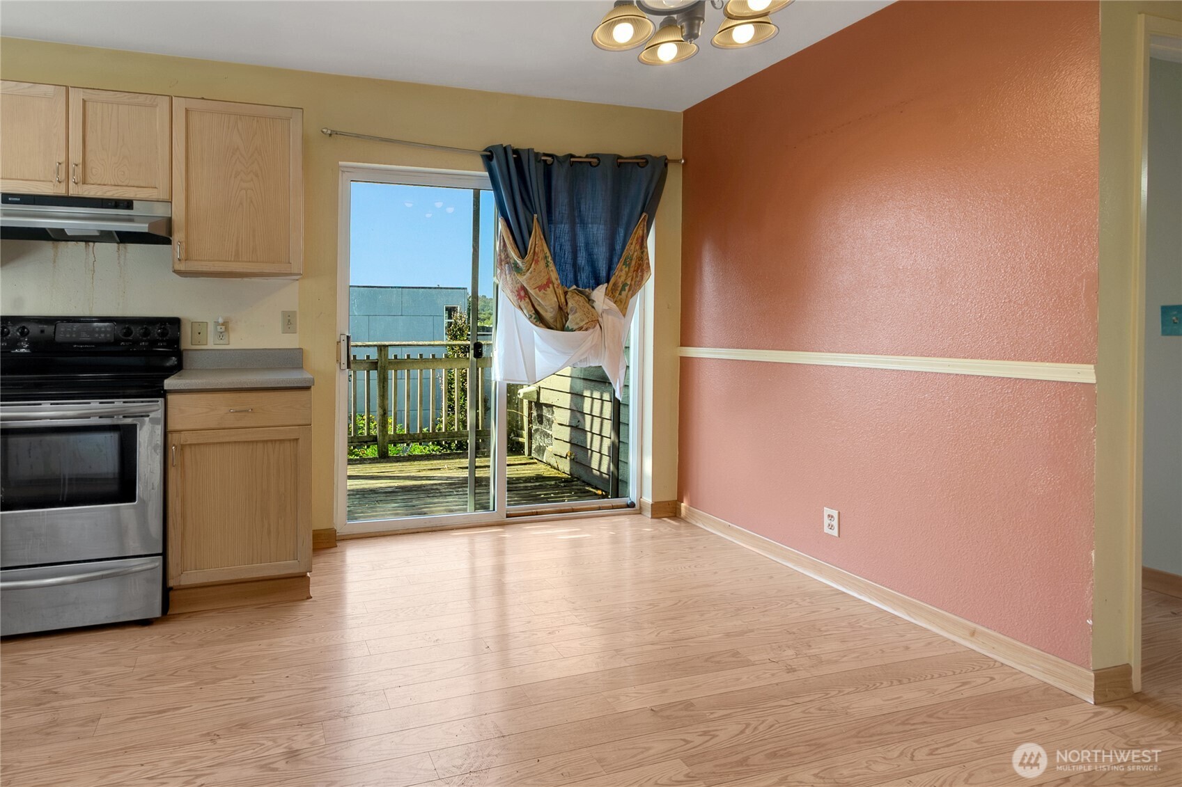 1735 28th Avenue Property Photo 3