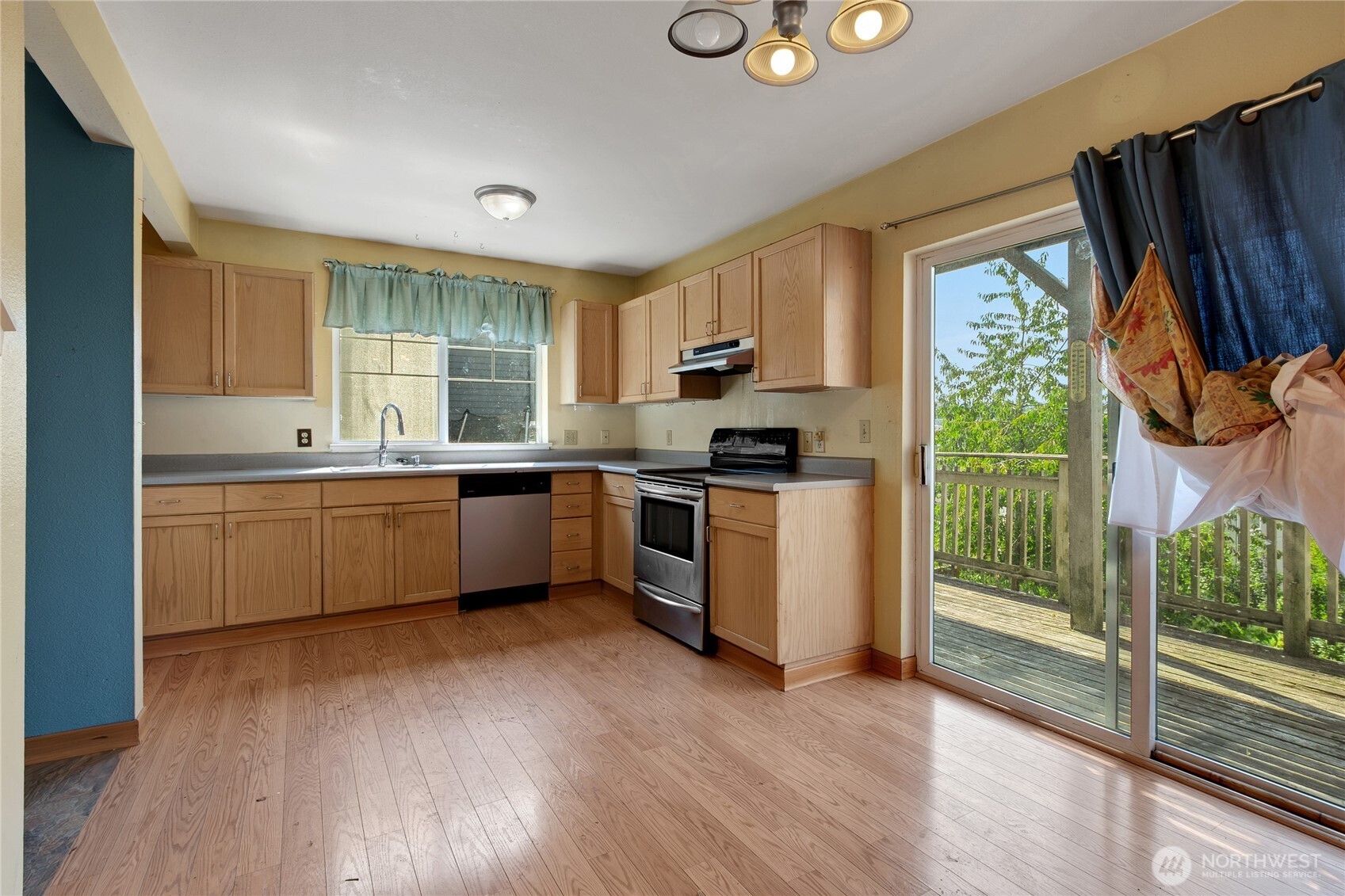 1735 28th Avenue Property Photo 5